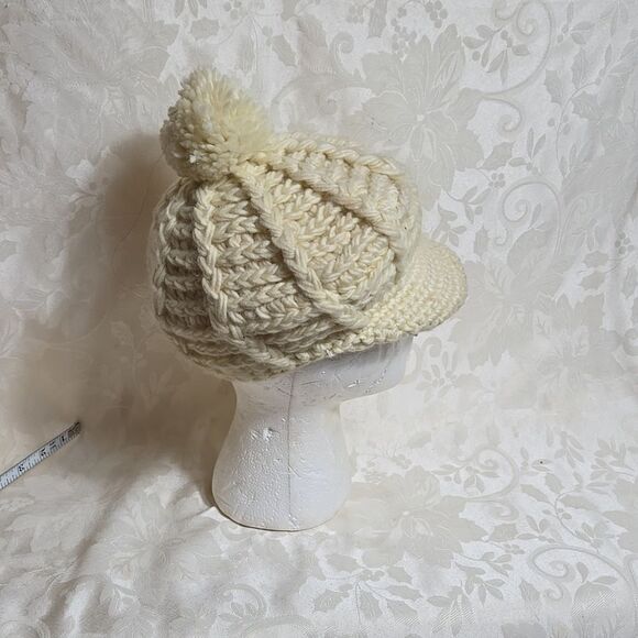 Betmar New York Vintage Cream Knit Pom Newsboy Cap - Picture 2 of 6